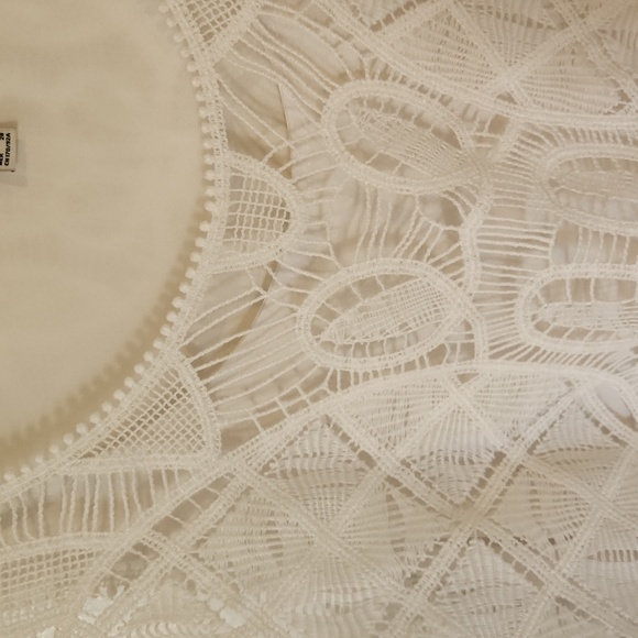 White lace top - Picture 4 of 7